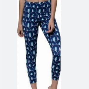 ONZIE flow high rise midi blue design leggings. Size S/M